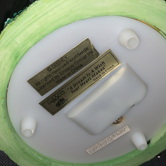 Disney Cinderella and Prince Charming Snow Globe - Picture 4 of 9